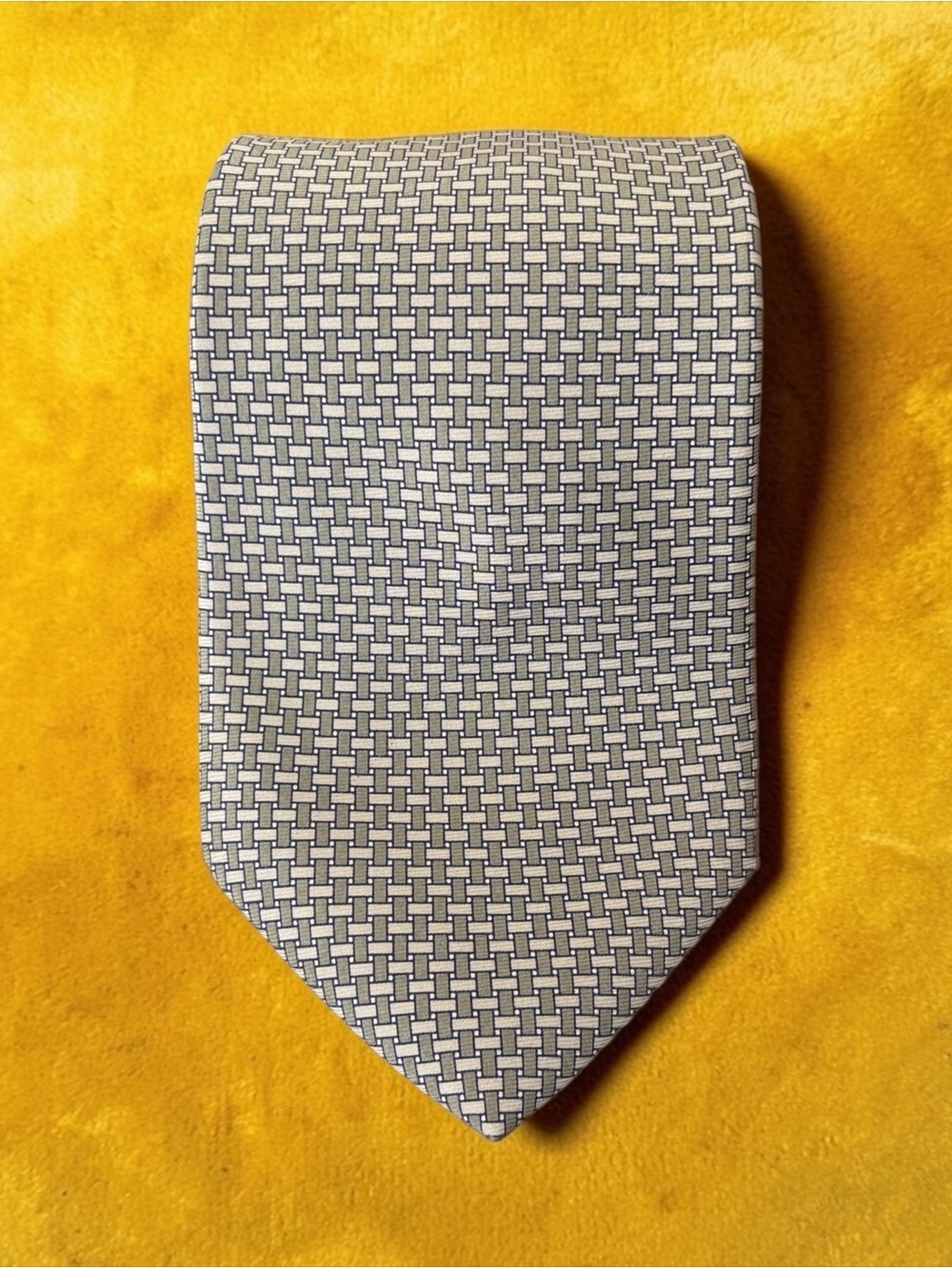 Tommy Hilfiger VTG 100% Silk Tie 3.75/57.25 Made in the USA
